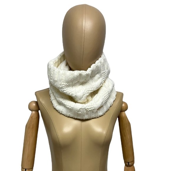 Michael Kors Cream Cable Knit Scarf Collar Neck Warmer Fleece Lined one size - Picture 1 of 10